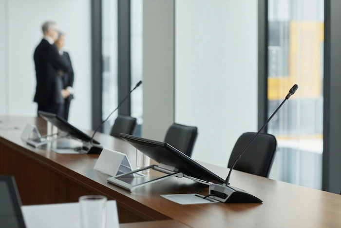 Senior executive address in a board-level governance environment